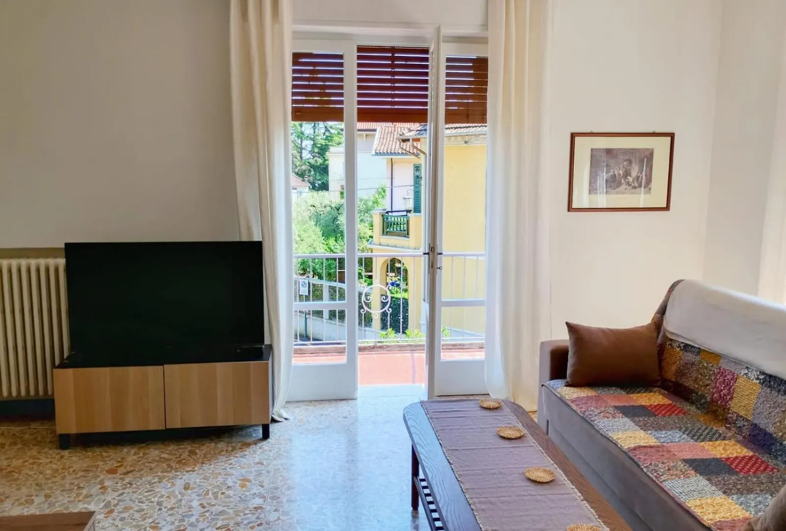 Seriola Apartment 살로