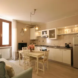 Violetta Maison Salo Saló